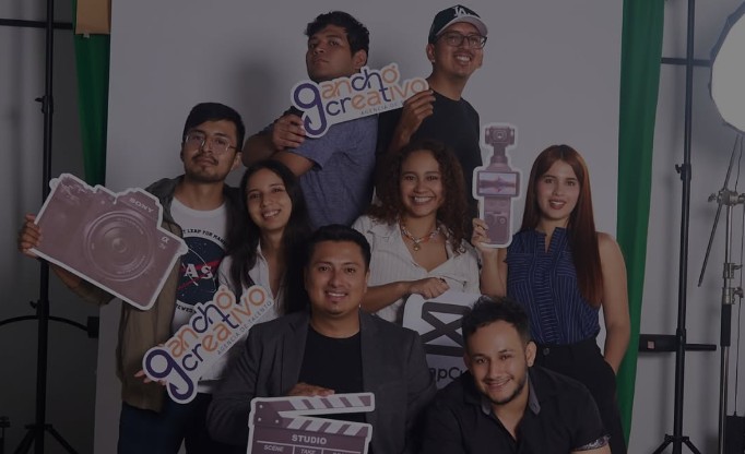 Equipo de Profesionales de Gancho Creativo